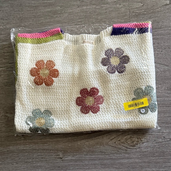 Mello. Embroidered Daisy Sweater New - Picture 8 of 8